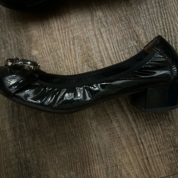 Wonders 7.5 near new/perfect condition ballet heel with flower embellishments - Picture 9 of 13